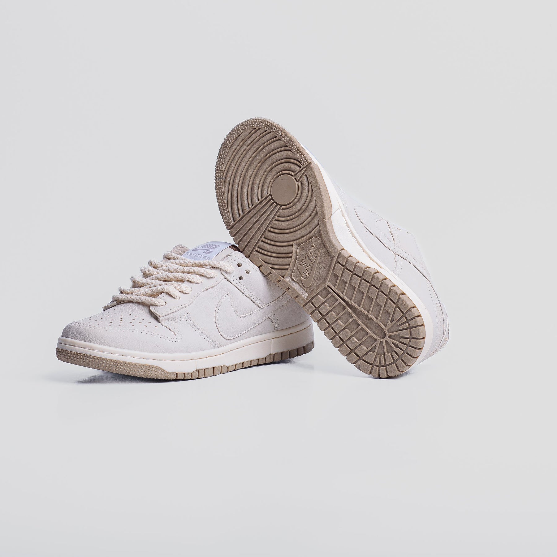 Tênis Nike Dunk Low Off White