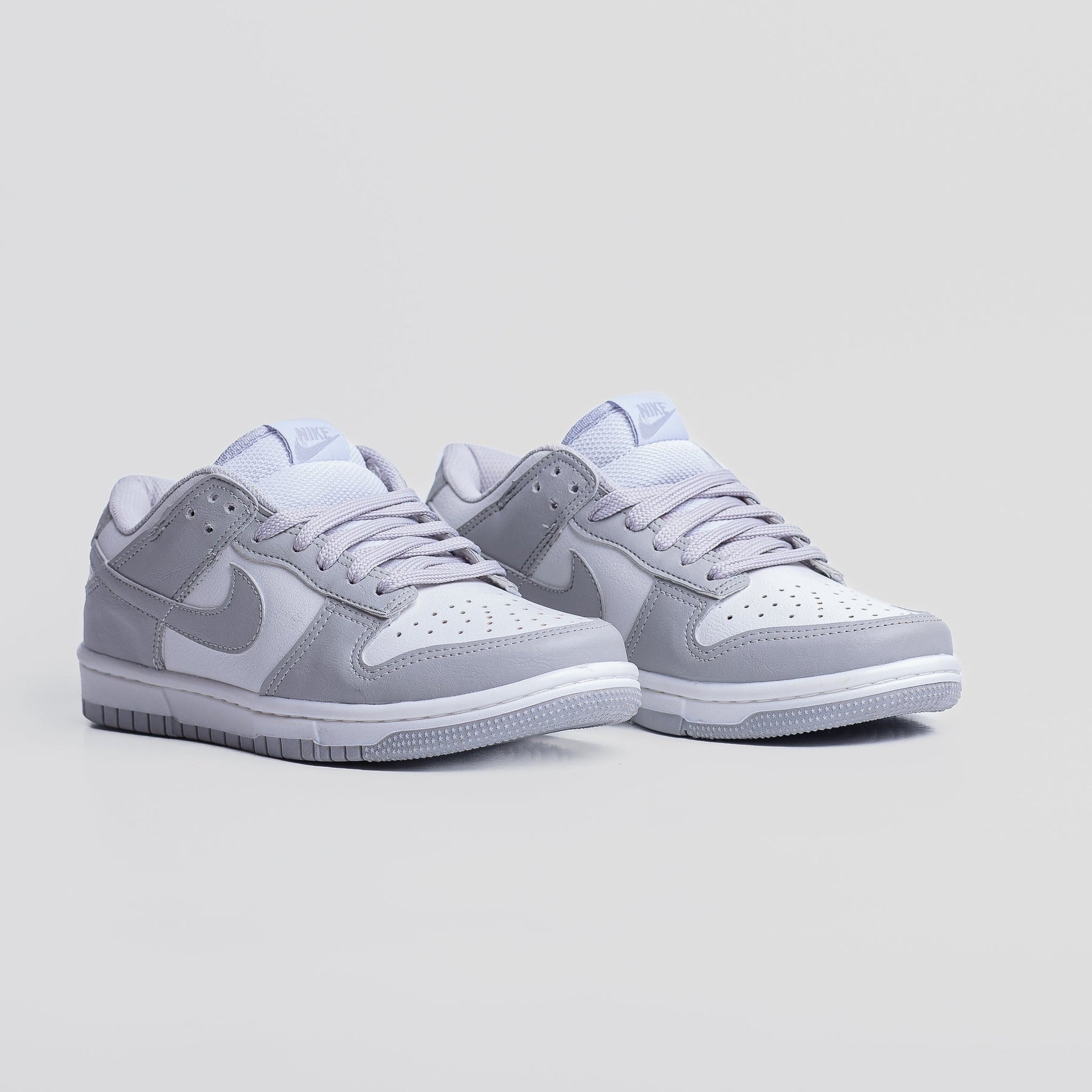 Tênis Nike Dunk Low Cinza