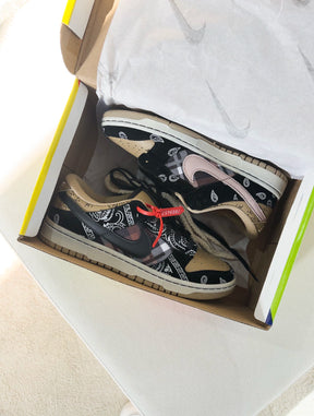 Tênis Nike Dunk X Travis Scott Cactus Jack